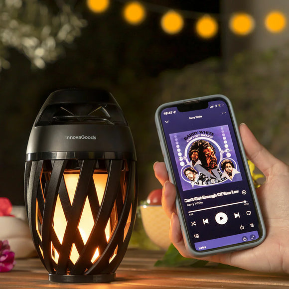 Altoparlante senza fili con LED effetto fiamma di InnovaGoods, miglior altoparlante bluetooth per serate all'aperto
