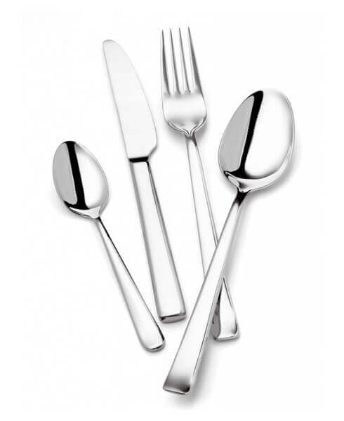 Collezione di coltelli da cucina innovativi e posate eleganti per un'esperienza culinaria raffinata