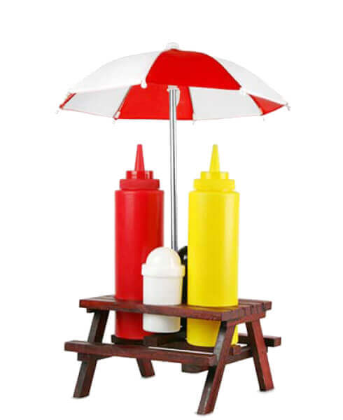 Accessoires de cuisine avec des ustensiles de cuisine modernes pour la maison, incluant des distributeurs de condiments