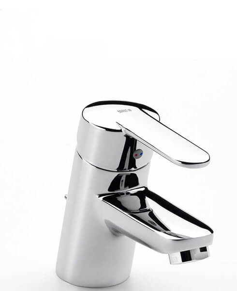 Rubinetto moderno in ottone lucido con manopola per il controllo della temperatura dell'acqua