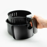 Friggitrice ad aria Black & Decker con manico ergonomico e cestello interno per cottura sana