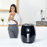 Friggitrice ad aria Black & Decker con design elegante e facile da usare, ideale per ricette sane