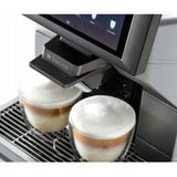 Caffettiera superautomatica Saeco Magic M2 che prepara due tazze di caffè crema con schiuma perfetta