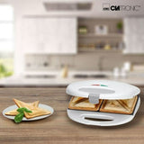 Piastra grill elettrica Clatronic ST 3477 con toast a forma di stella e piatto decorativo in cucina moderna