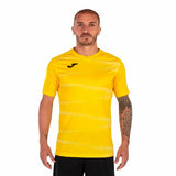 Maglia sportiva uomo Joma gialla a maniche corte, ideale per il calcio e le attività all'aria aperta