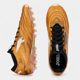 Scarpe da calcio Joma uomo in oro con design aerodinamico e suola adatta per campi in erba naturale