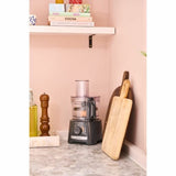 Robot da cucina Kenwood 800W in un ambiente moderno, ideale per preparare piatti deliziosi.