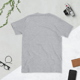 Maglietta unisex I'm just a chill guy in grigio con design semplice per un look casual.