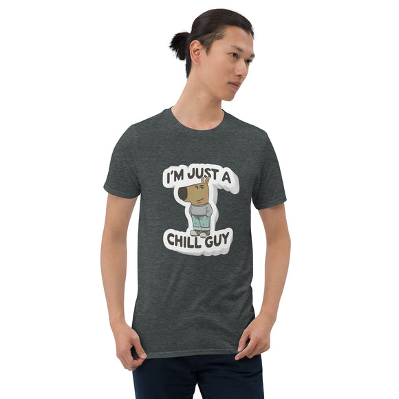 Maglietta unisex I'm just a chill guy con design colorato su sfondo grigio scuro