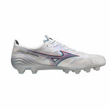 Scarpe da calcio Mizuno Alpha Japan bianche con suola robusta per prestazioni elevate sul campo