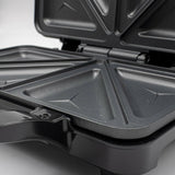Interno di un tostapane Mpm 900W con piastre antiaderenti per cucinare a casa