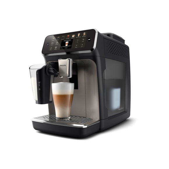 Caffettiera superautomatica Philips con erogatore per caffè cremoso e latte schiumoso