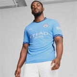 Maglia Manchester City 2024 2025 originale in azzurro con logo Puma e design elegante per tifosi