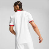 Retro della maglietta Puma AC Milan originale in bianco con dettagli neri e rossi per i tifosi del calcio