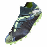 Scarpe da calcio Puma Future 7 uomo in blu e verde con design aerodinamico e suola traction