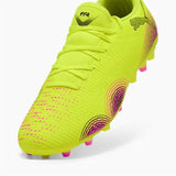 Scarpe da calcio Puma Future 8 Play uomo in giallo fluo con dettagli colorati e suola per campi in erba