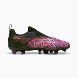 Scarpe da calcio Puma Future 8 uomo con design nero e dettagli viola, ideali per prestazioni su campo.