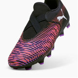 Scarpe da calcio Puma Future 8 uomo in nero e viola, con design aerodinamico per prestazioni superiori