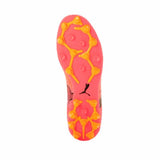 Sole delle scarpe da calcio multitacchetti Puma FUTURE 7 ULTIMATE con suola colorata e design innovativo