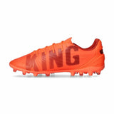 Scarpe da calcio Puma King adulte arancioni con design audace e suola in gomma per prestazioni ottimali