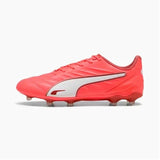 Scarpe da calcio Puma King Pro uomo in rosso con design aerodinamico e suola adatta per terreni erbosi