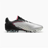 Scarpe da calcio Puma King Ultimate uomo in argento con design aerodinamico per prestazioni ottimali sul campo
