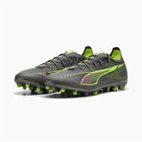 Scarpe da calcio Puma Ultra uomo in nero e verde fluo, leggere e aerodinamiche per prestazioni elevate