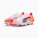 Scarpe da calcio Puma Ultra 5 Ultimate in bianco e rosa con suola per prestazioni elevate sul campo