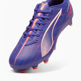 Scarpe da calcio Puma Ultra uomo in viola e arancione, leggere e performanti per il campo
