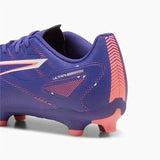Scarpe da calcio Puma Ultra uomo in viola e rosa con suola leggera per prestazioni elevate sul campo