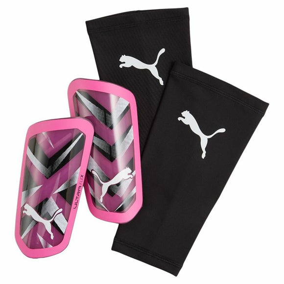Parastinchi calcio Puma ULTRA in rosa e nero con protezione leggera per il gioco intenso