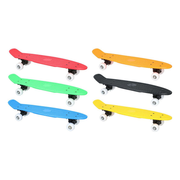 Skateboard No Fear 57,2 cm disponibile in sei colori vivaci, perfetto per sport e mobilità urbana