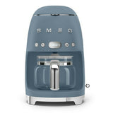 Caffettiera americana Smeg in blu con caraffa in vetro e display digitale per preparare caffè perfetto