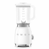 Frullatore Smeg bianco con caraffa in vetro e design vintage per preparazioni in cucina