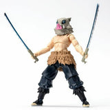 Statuetta Inosuke Hashibira Demon Slayer in posa dinamica con spade e dettagli accurati
