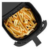 Friggitrice ad aria nera per cucina sana con patatine croccanti all'interno del cestello