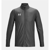 Giacca sportiva uomo Under Armour di colore grigio con zip e logo sul petto per attività sportive all'aperto