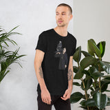 Maglietta nera unisex con grafica di un uomo e un corvo per uno stile originale e audace
