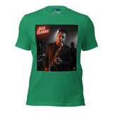T-shirt unisex sax jazz verde con stampa di un musicista che suona il sassofono